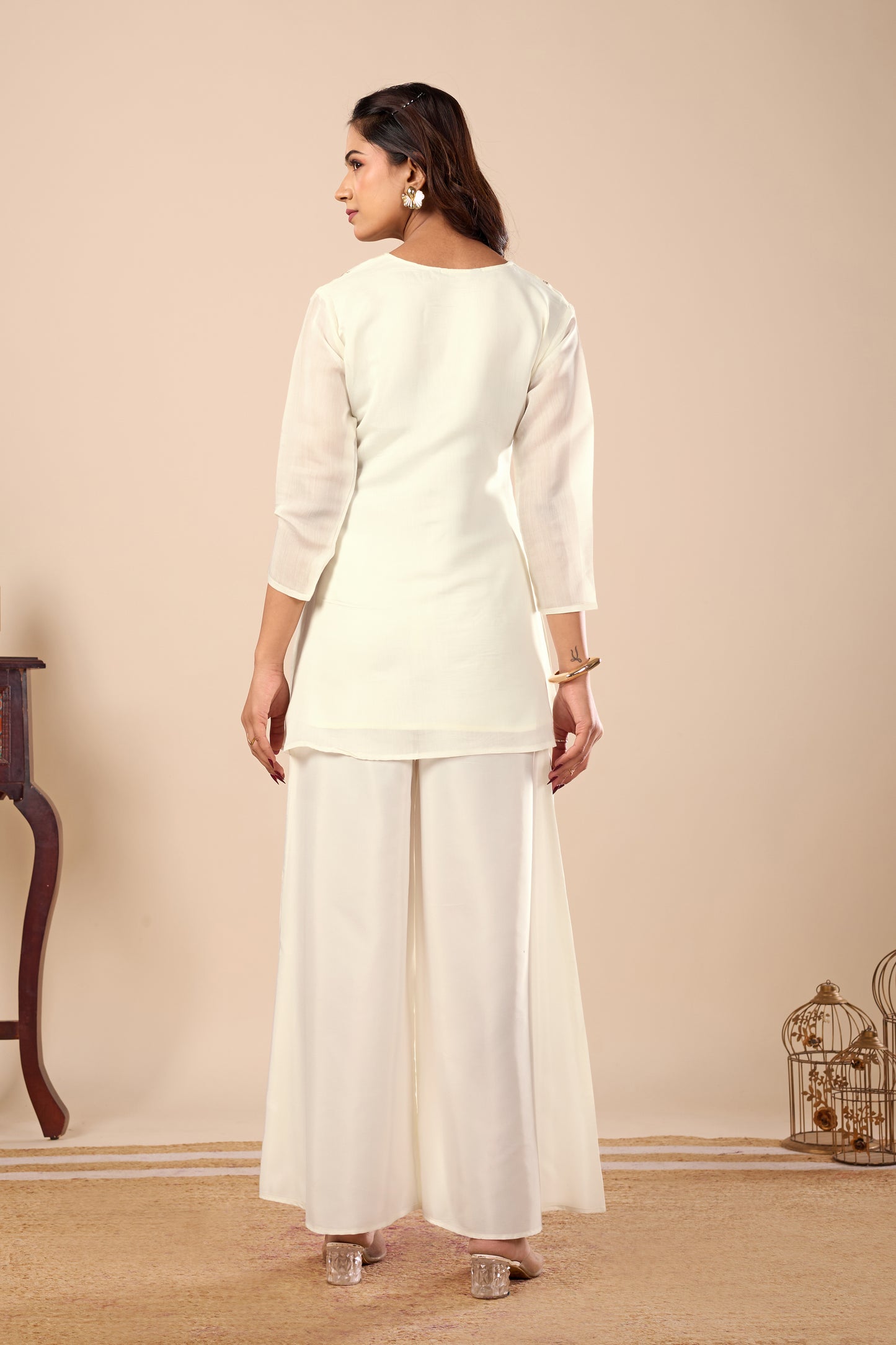 Kusum White Floral Embroidered Mul-Chanderi co-ord set